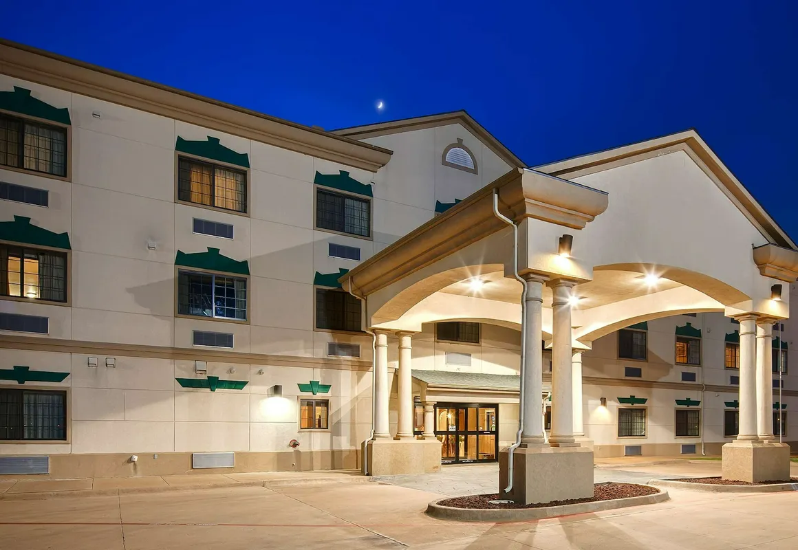 Best Western Henrietta Inn & Suites hotel hero