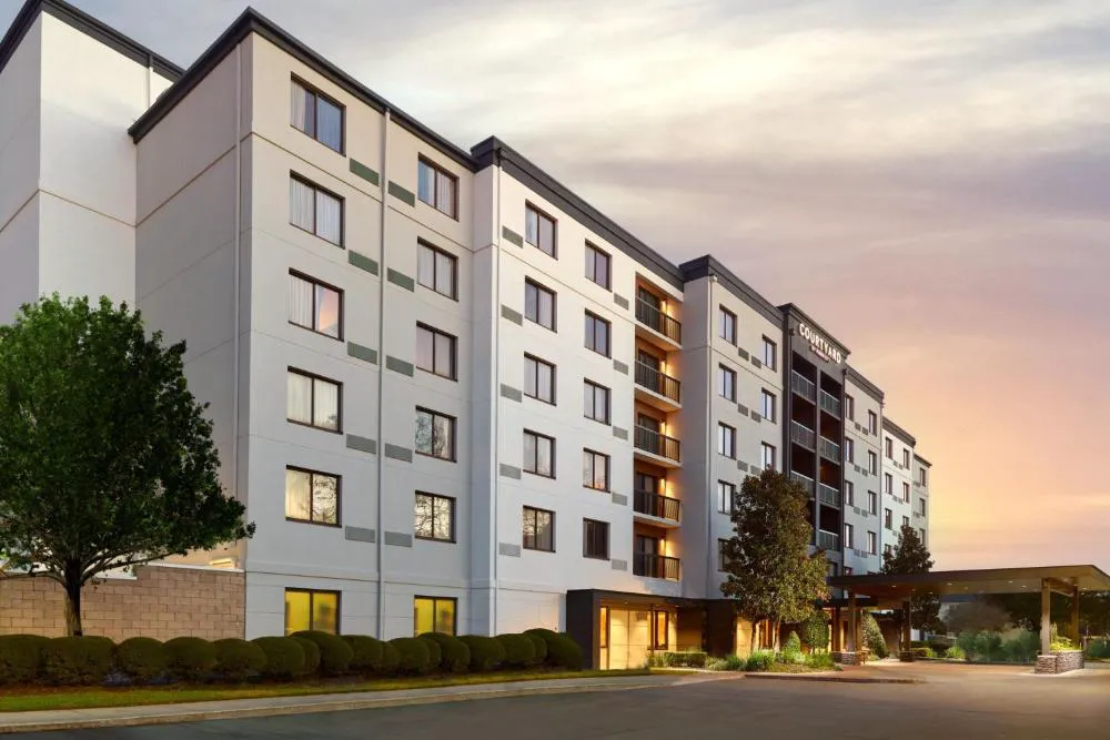 Courtyard by Marriott New Orleans Metairie hotel hero