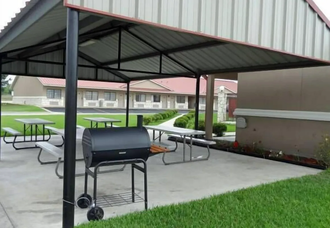 Texan Inn By OYO Beeville US-181 hotel hero