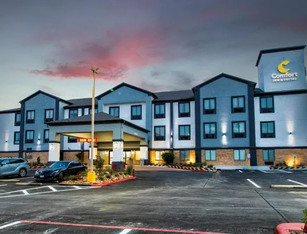 Comfort Inn & Suites hotel detail image 1