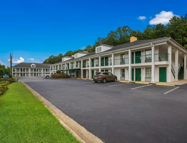 Quality Inn & Suites Greensboro near Lake Oconee hotel detail image 1