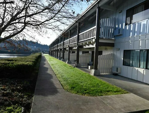 Edgewater Inn and Suites, an Ascend Collection Hotel hotel detail image 2