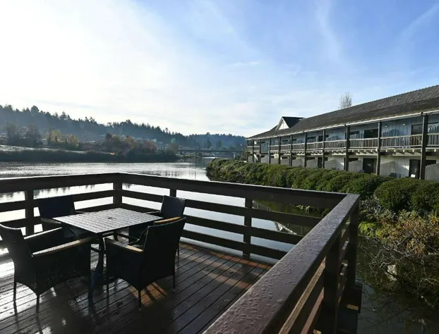 Edgewater Inn and Suites, an Ascend Collection Hotel hotel detail image 3