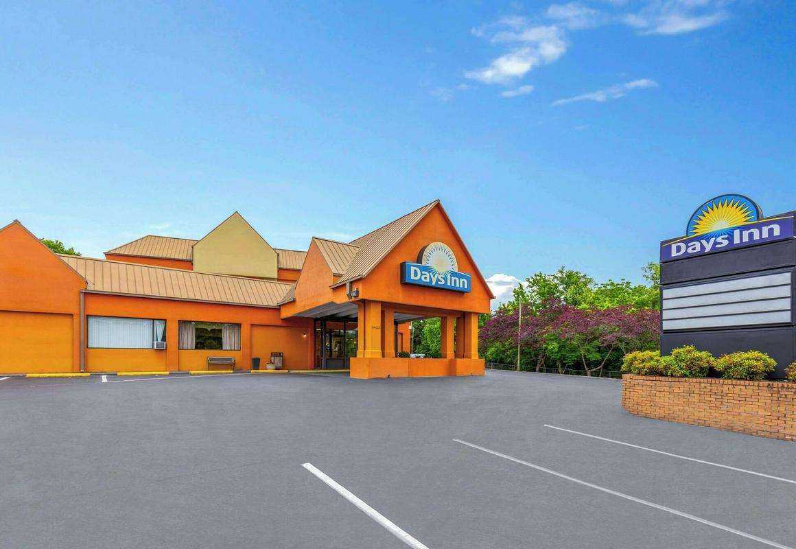 Days Inn by Wyndham Knoxville East hotel hero