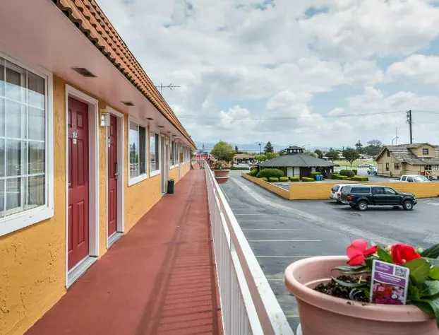 Hollister Inn hotel detail image 3