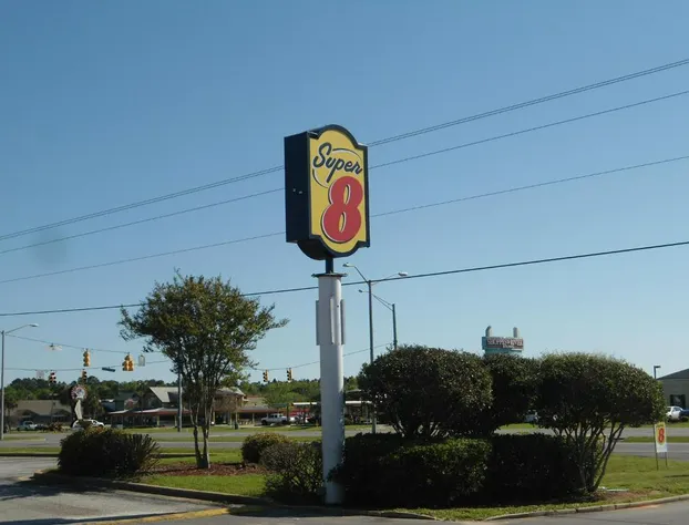 Super 8 by Wyndham Foley hotel detail image 2