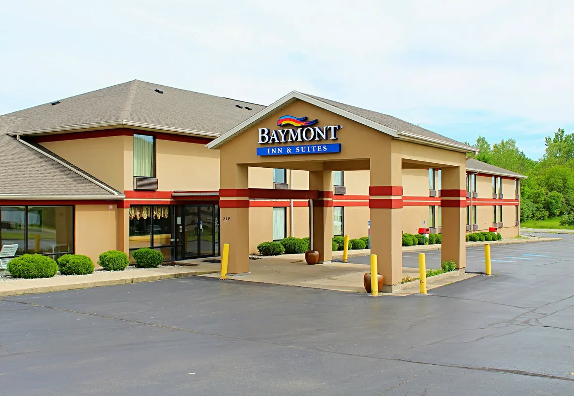 Baymont by Wyndham Springfield hotel hero