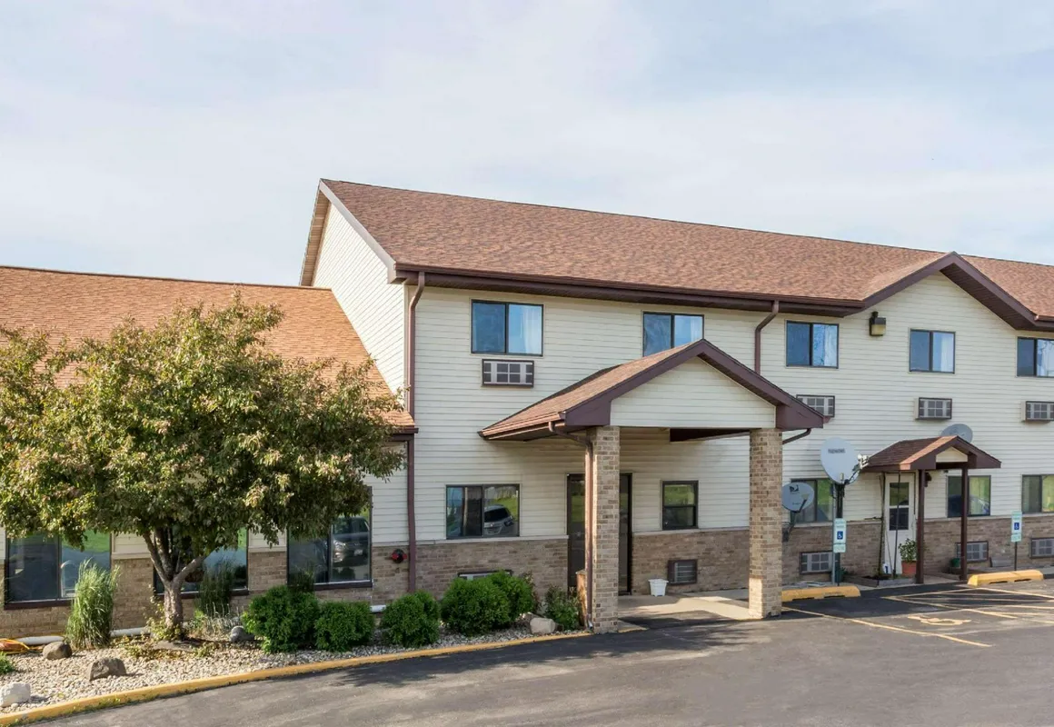 Super 8 by Wyndham Princeton hotel hero