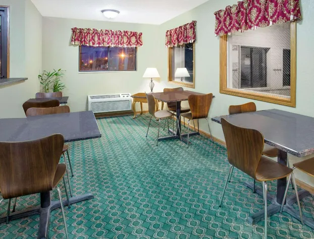 Super 8 by Wyndham Princeton hotel detail image 3