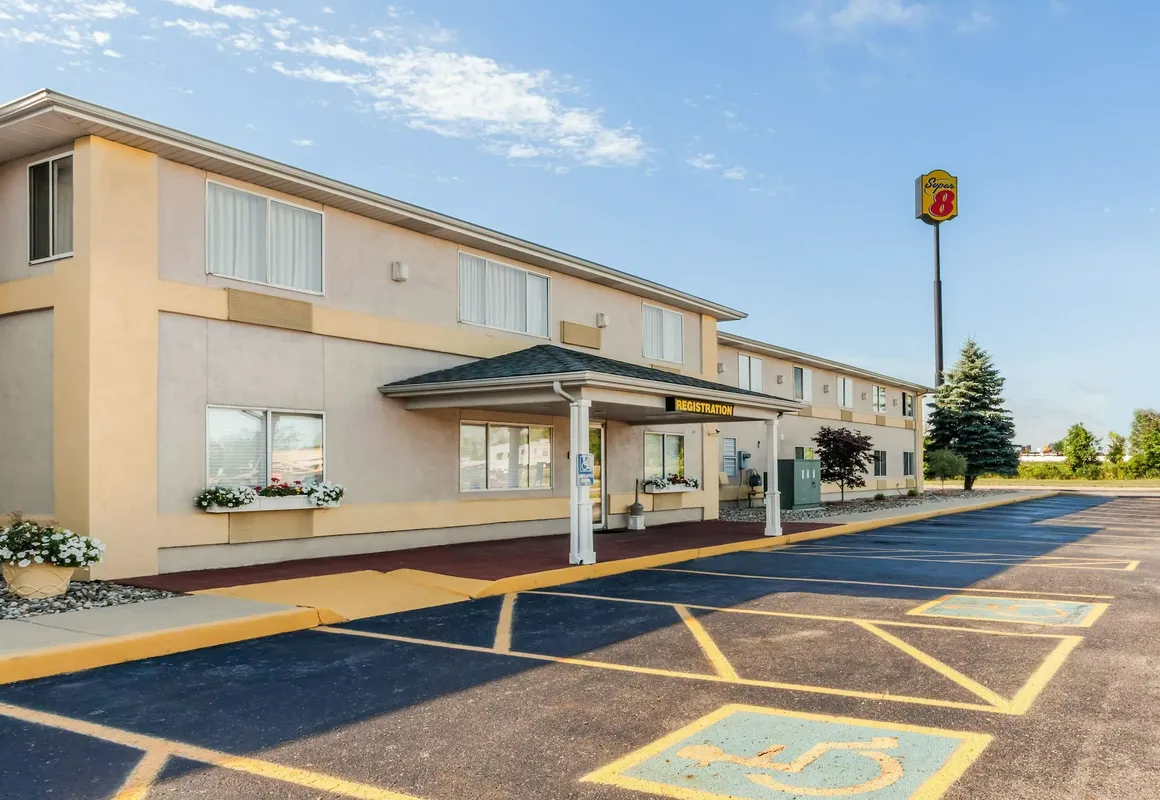 Super 8 by Wyndham Ionia MI hotel hero