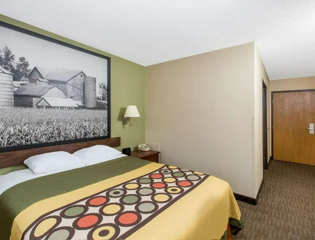 Super 8 by Wyndham Fairmont hotel detail image 1