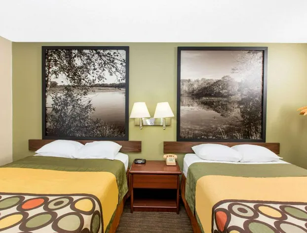 Super 8 by Wyndham Fairmont hotel detail image 3