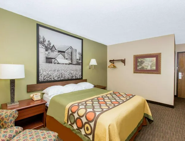 Super 8 by Wyndham Fairmont hotel detail image 4