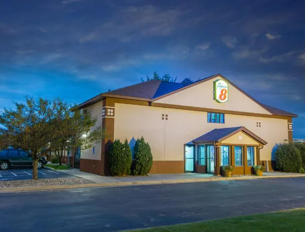 Super 8 by Wyndham Fairmont hotel detail image 1