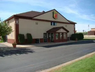 Super 8 by Wyndham Fairmont hotel detail image 1