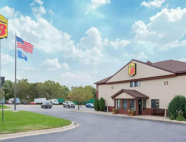 Super 8 by Wyndham Fairmont hotel detail image 3