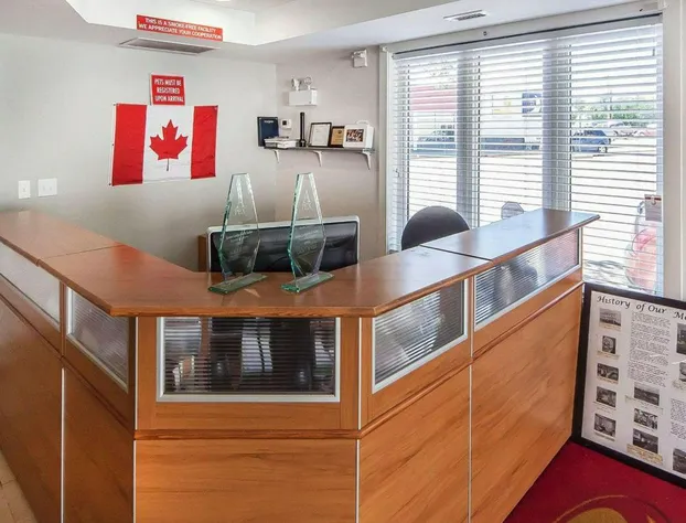 Econo Lodge Inn & Suites hotel detail image 3