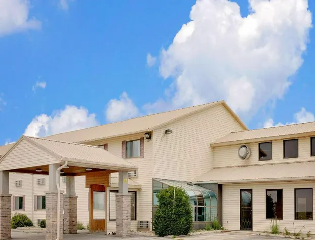 Super 8 by Wyndham Iowa Falls hotel detail image 1