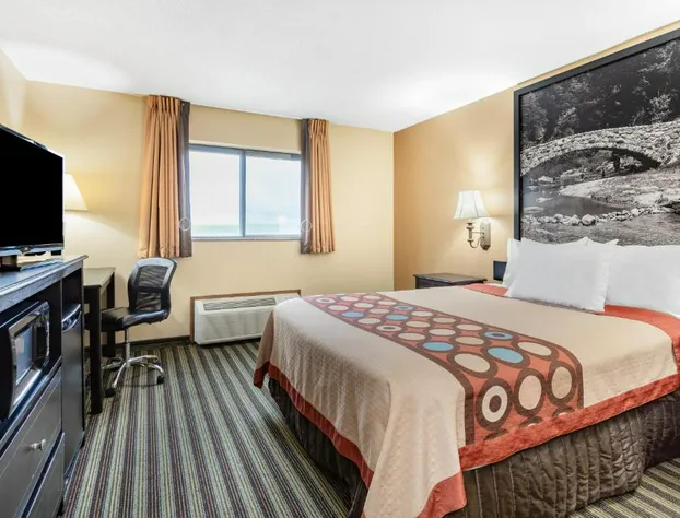 Super 8 by Wyndham Iowa Falls hotel detail image 4