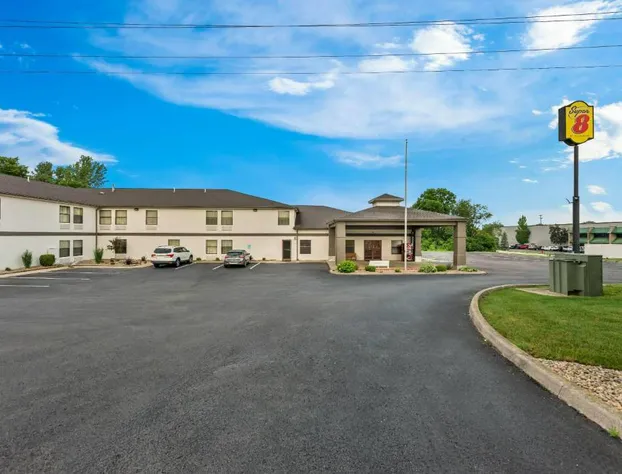 Super 8 by Wyndham Bellefontaine hotel detail image 1