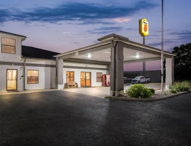 Super 8 by Wyndham Bellefontaine hotel detail image 1