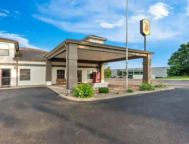 Super 8 by Wyndham Bellefontaine hotel detail image 2