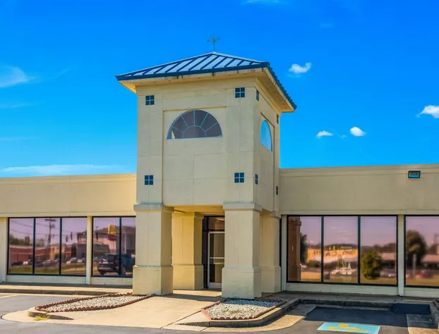 Econo Lodge Cave City hotel detail image 2