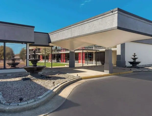 Econo Lodge Cave City hotel detail image 3