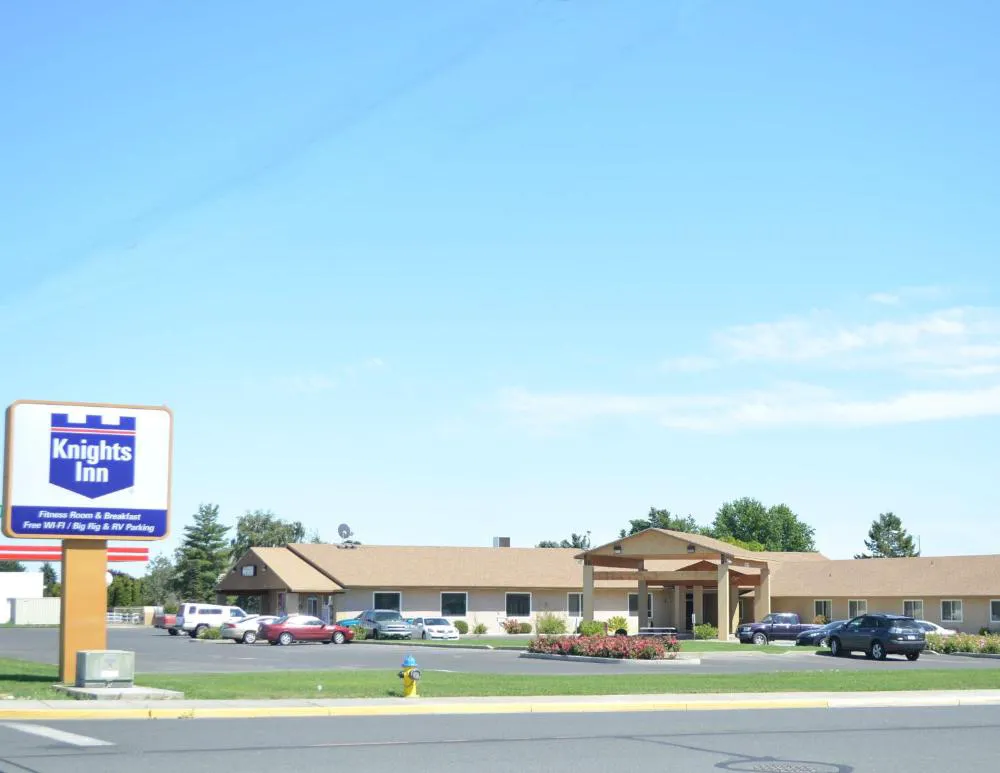 Knights Inn Quincy hotel hero