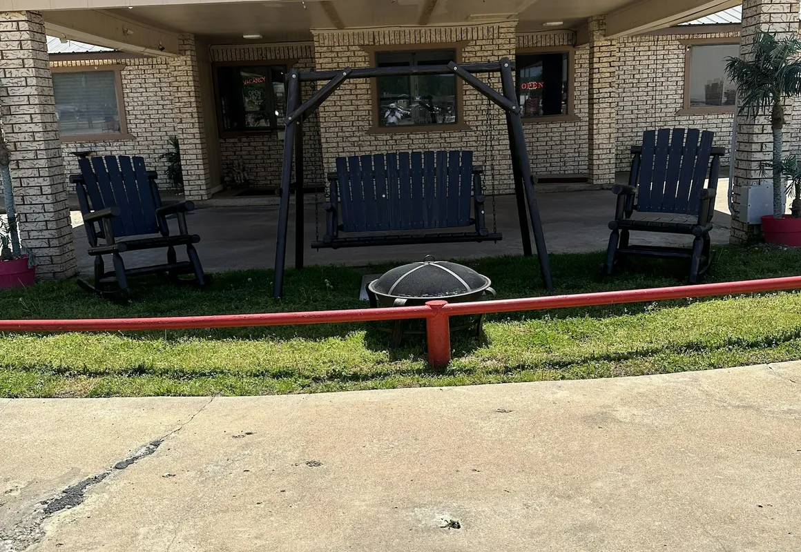 Travelers Inn Motel hotel hero