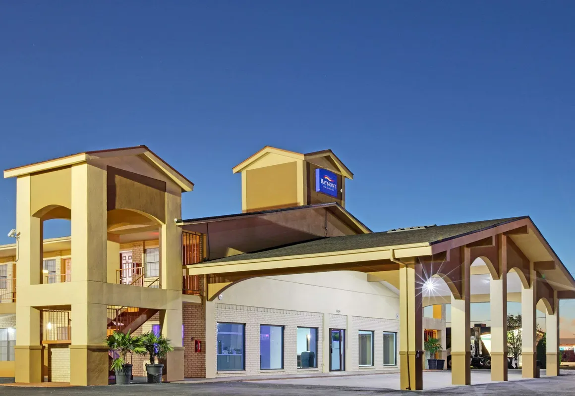 Baymont by Wyndham Terrell hotel hero