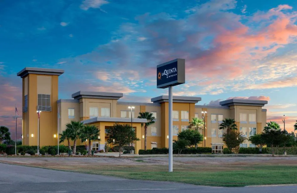 La Quinta Inn & Suites by Wyndham Jourdanton - Pleasanton hotel hero
