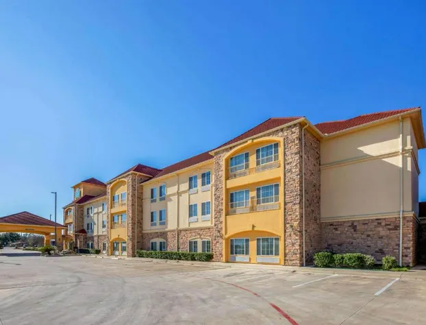 La Quinta Inn & Suites by Wyndham Floresville hotel detail image 4