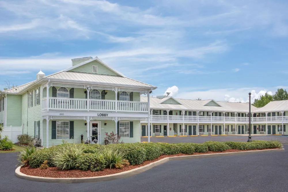 Super 8 by Wyndham Bay St. Louis hotel hero