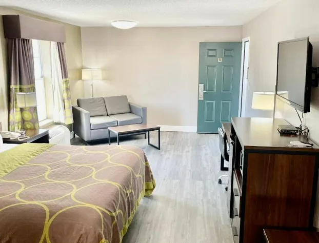 Super 8 by Wyndham Bay St. Louis hotel detail image 1