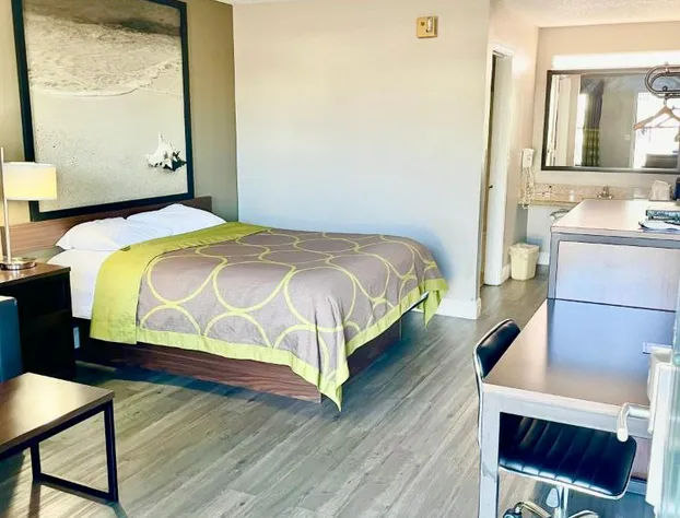 Super 8 by Wyndham Bay St. Louis hotel detail image 2