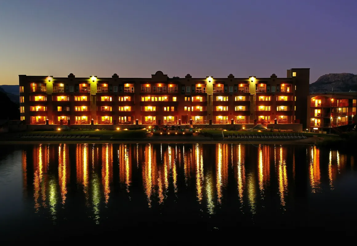 Holiday Inn Hotel & Suites Osoyoos by IHG hotel hero