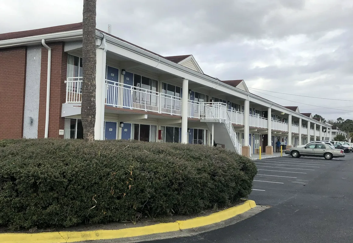 Motel 6 Brunswick, GA hotel hero