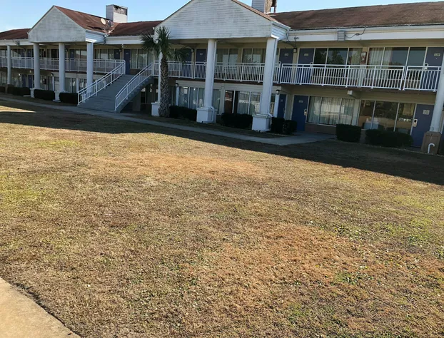 Motel 6 Brunswick, GA hotel detail image 1