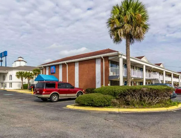 Motel 6 Brunswick, GA hotel detail image 2