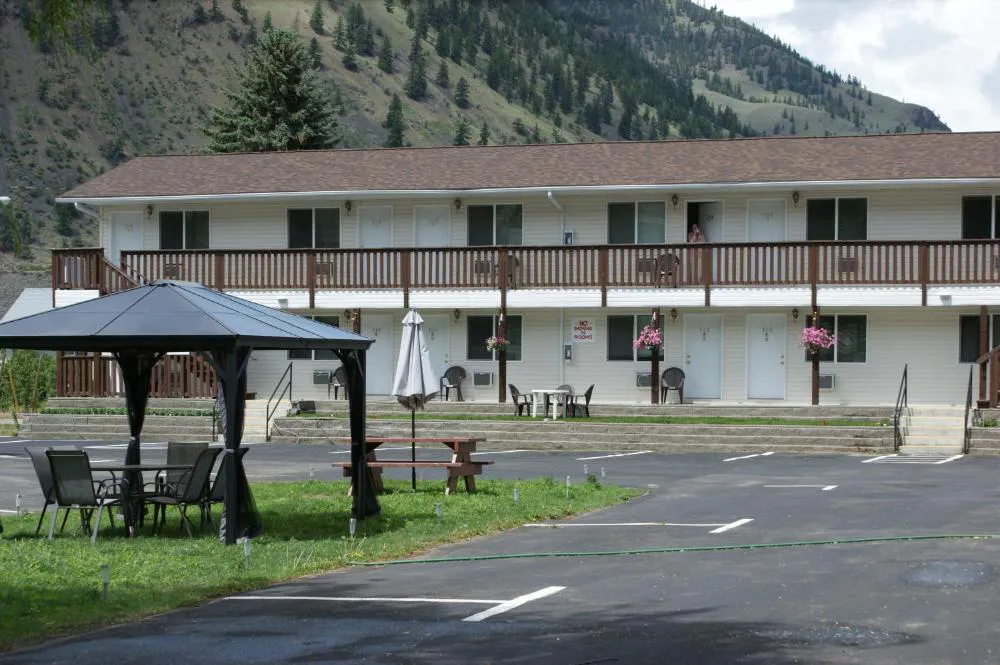 Elks Motel hotel hero