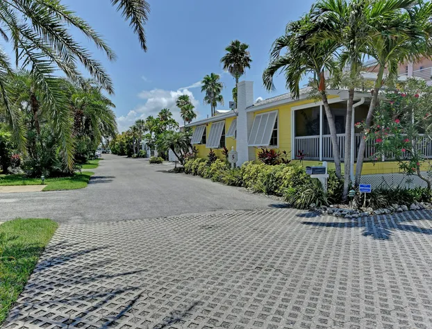 Tradewinds Beach Resort hotel detail image 1