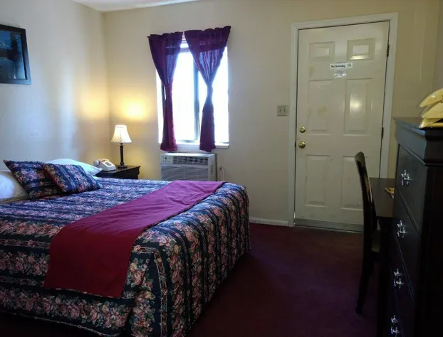 Travelers Motel hotel detail image 3