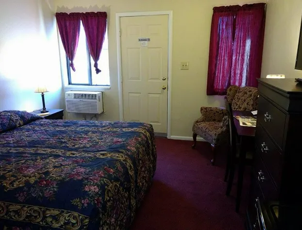 Travelers Motel hotel detail image 4