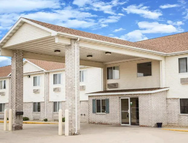 Days Inn by Wyndham Evansdale Waterloo hotel detail image 3