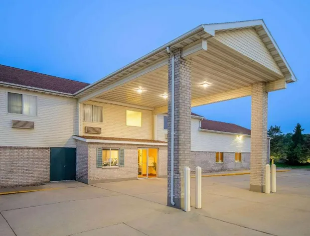 Days Inn by Wyndham Evansdale Waterloo hotel detail image 4