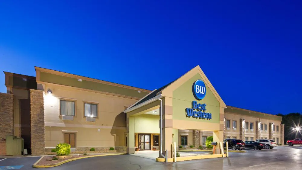 Best Western Crossroads Inn hotel hero