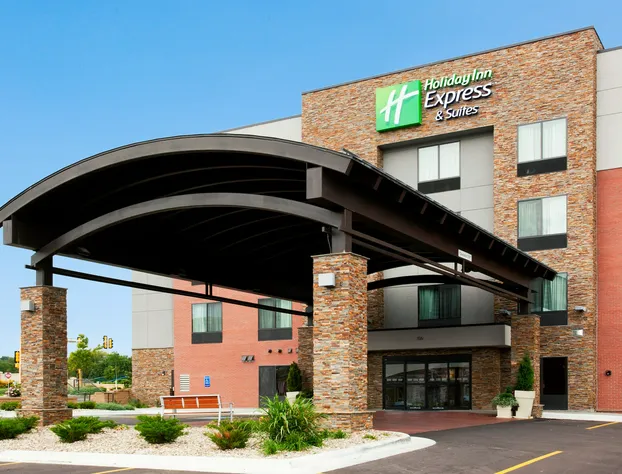 Holiday Inn Express & Suites Rochester – Mayo Clinic Area by IHG hotel detail image 1