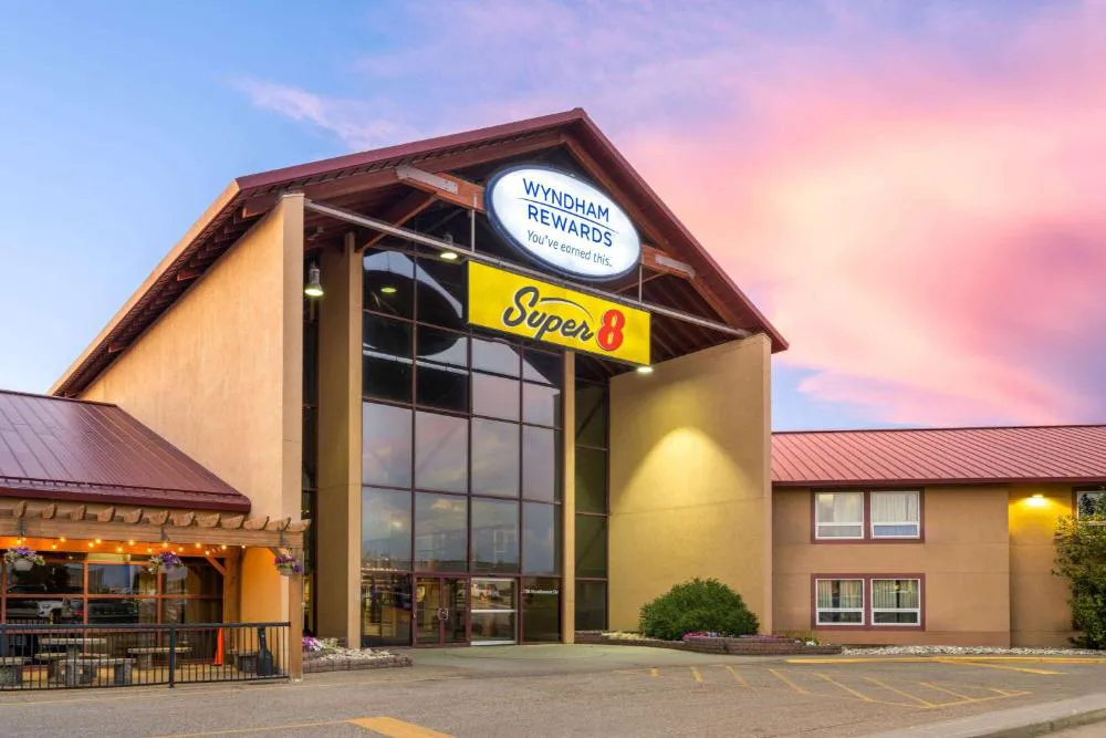 Super 8 by Wyndham Sherwood Park/Edmonton Area hotel hero
