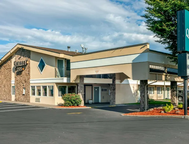 Quality Inn Klamath Falls - Crater Lake Gateway hotel detail image 1